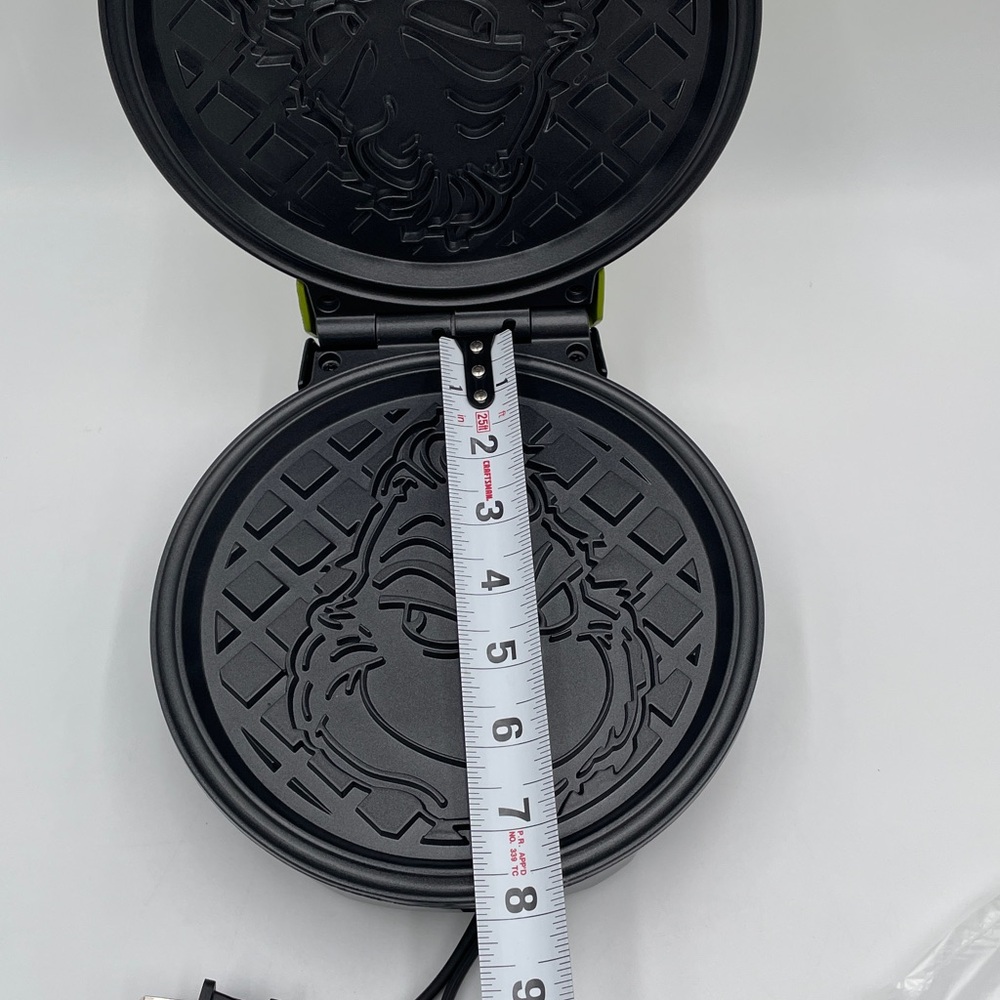 Grinch Waffle Maker Dr Seuss Non-Stick Plates - Picture 10 of 10